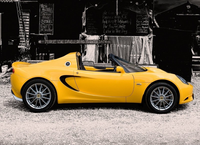 Lotus Elise вид сбоку Lotus Elise вид сбоку