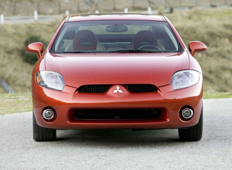 Mitsubishi Eclipse вид спереди Mitsubishi Eclipse вид спереди