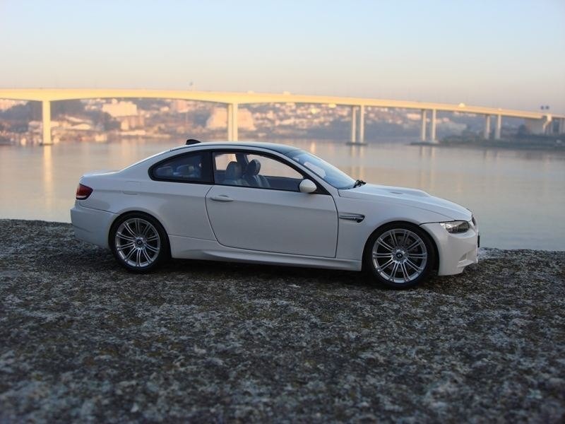 BMW M3 E92 вид сбоку