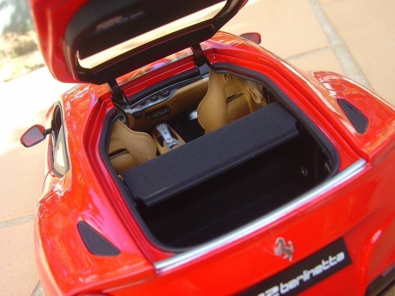 Ferrari F12 Berlinetta багажник