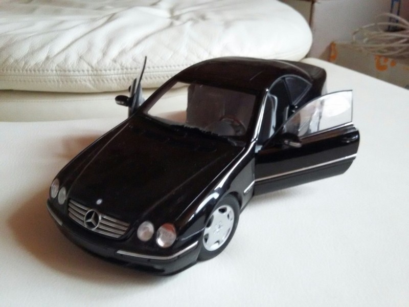 Автомобильная модель Mercedes-Benz CL600