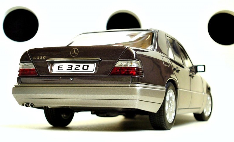 Вид сзади Mercedes-Benz E320