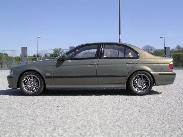 Вид сбоку BMW M5 E39 