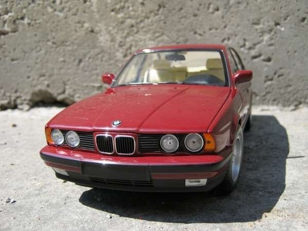 Вид спереди BMW 535i E34