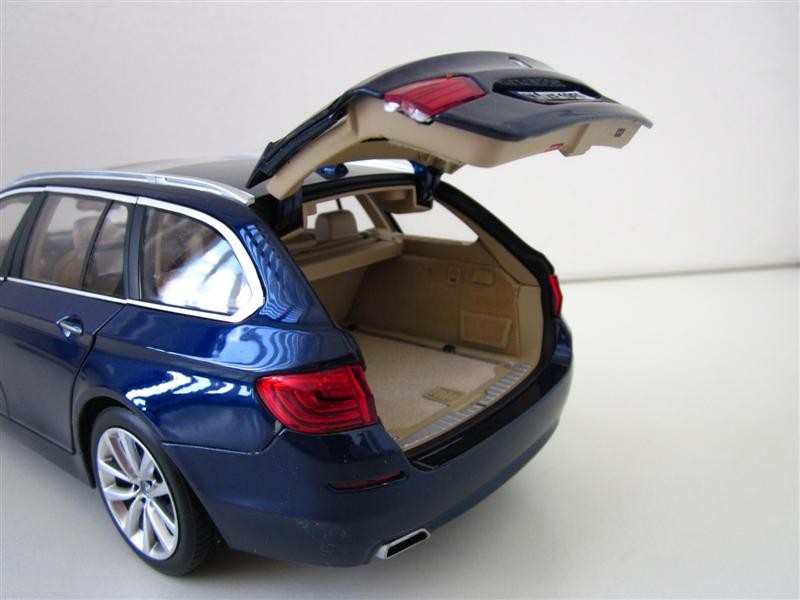 Автомобильная модель BMW 550i Touring