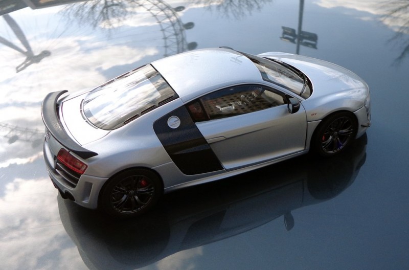 Audi R8 GT вид с боку