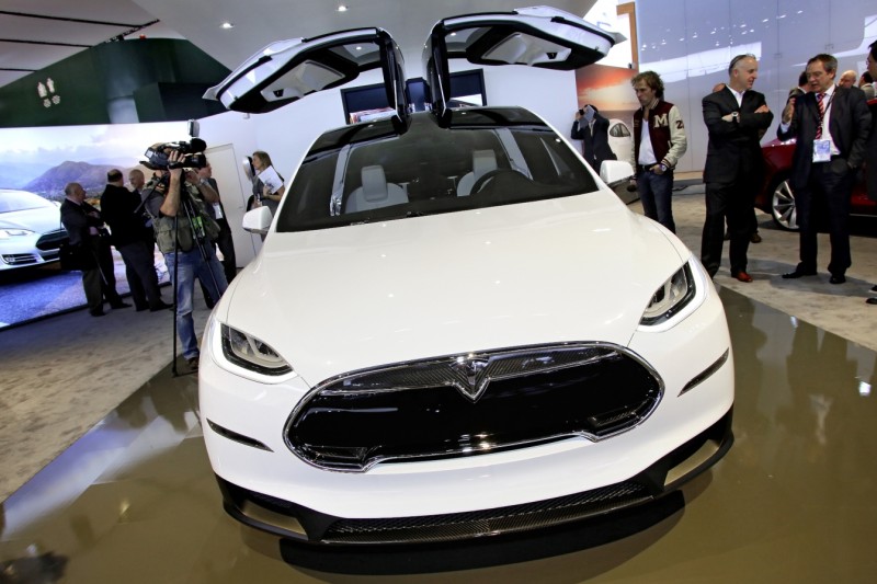 Tesla Model X Tesla Model X вид спереди