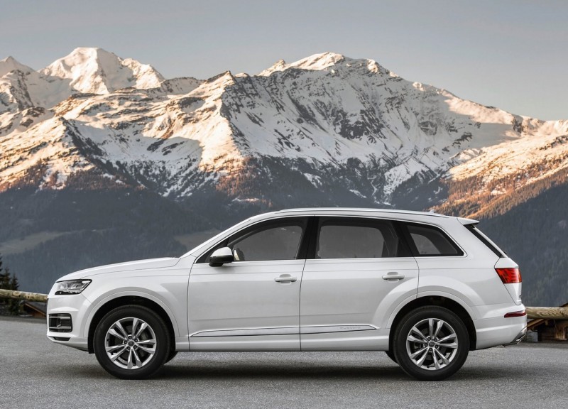 Вид сбоку Audi Q7