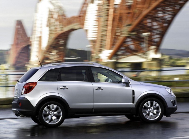 Opel Antara вид сбоку Вид сбоку Opel Antara