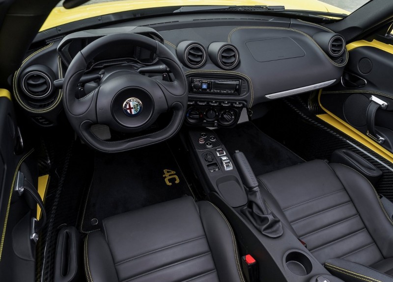 Интерьер Alfa Romeo 4C Spider Alfa Romeo 4C Spider интерьер