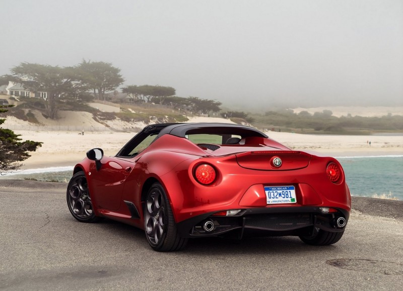 Вид сзади Alfa Romeo 4C Spider Alfa Romeo 4C Spider вид сзади