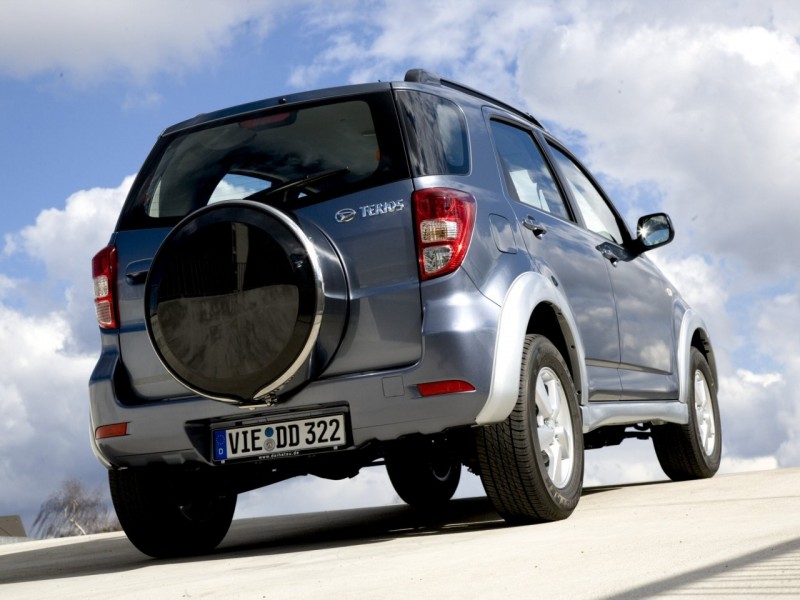 Daihatsu Terios вид сзади Daihatsu Terios вид сзади