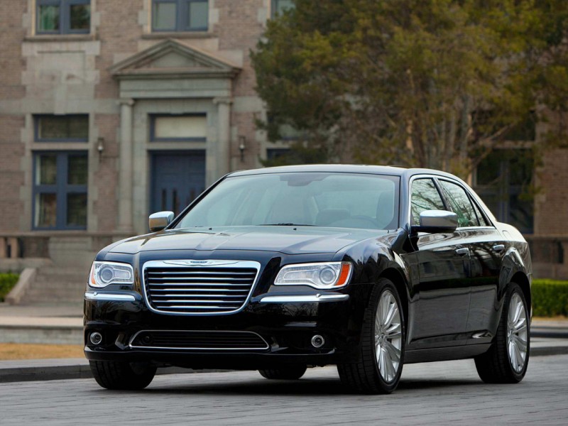 Вид спереди Chrysler 300C II