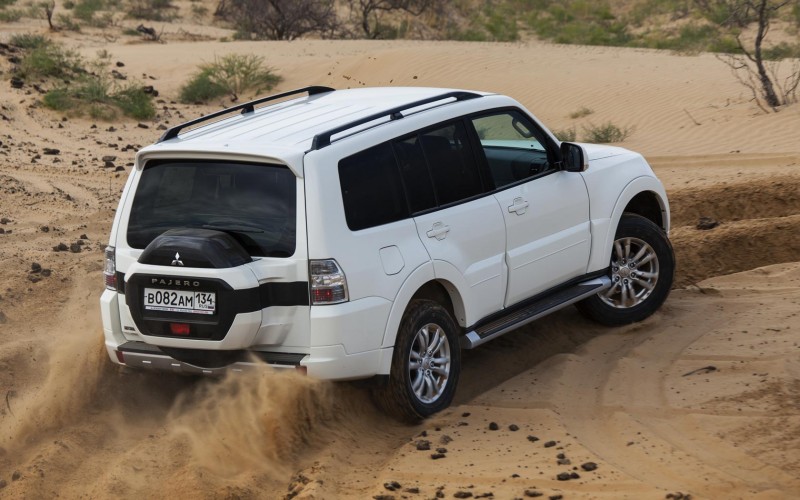 Фотография автомобиля Mitsubishi Pajero 4 Mitsubishi Pajero 4 фотография автомобиля
