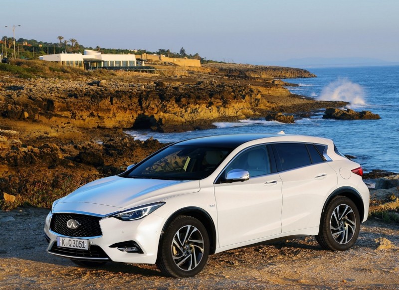 Автомобиль Infiniti Q30 Infiniti Q30 автомобиль