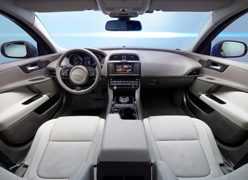 Интерьер Jaguar XE Jaguar XE интерьер