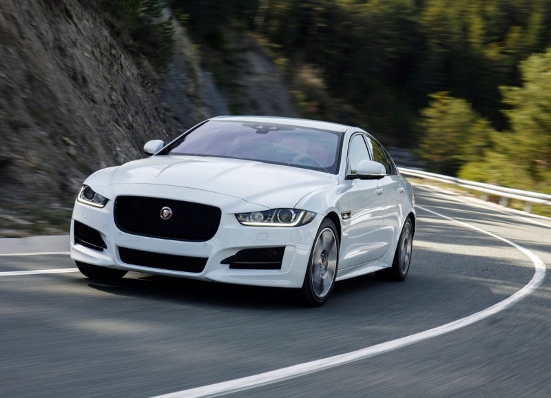 Jaguar XE вид спереди Вид спереди Jaguar XE