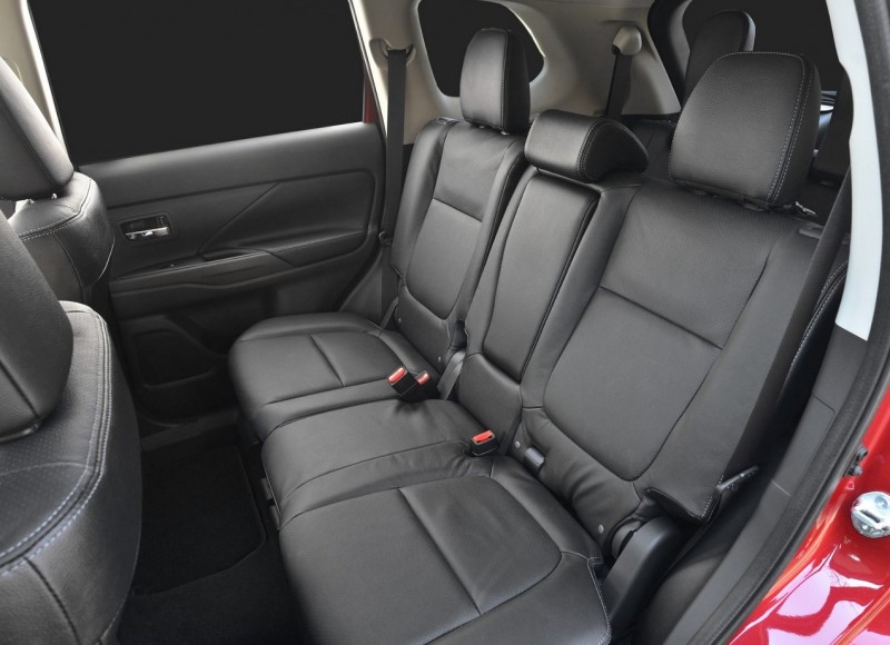 Задние кресла Mitsubishi Outlander 3 Салон Mitsubishi Outlander 3