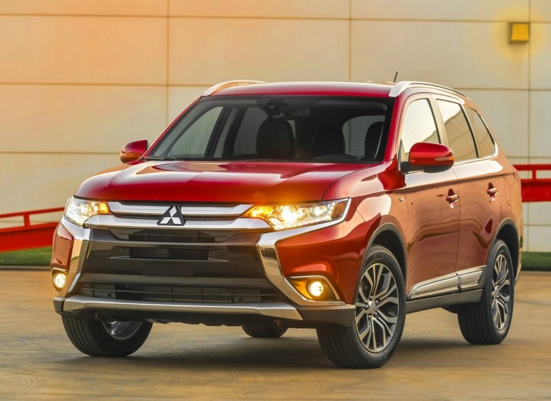 Mitsubishi Outlander 3 вид спереди Вид спереди Mitsubishi Outlander 3