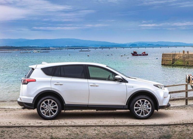 Toyota RAV4 вид сбоку Вид сбоку Toyota RAV4