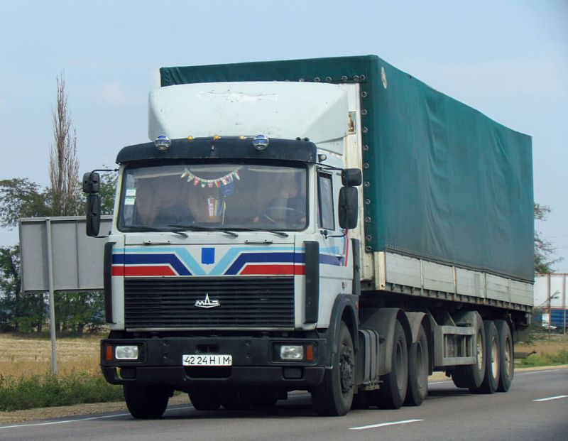 МАЗ-6422 вид спереди Вид спереди МАЗ-6422