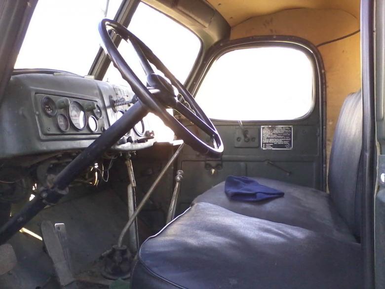 Салон кабины ЗИЛ-157 Салон ЗИЛ-157