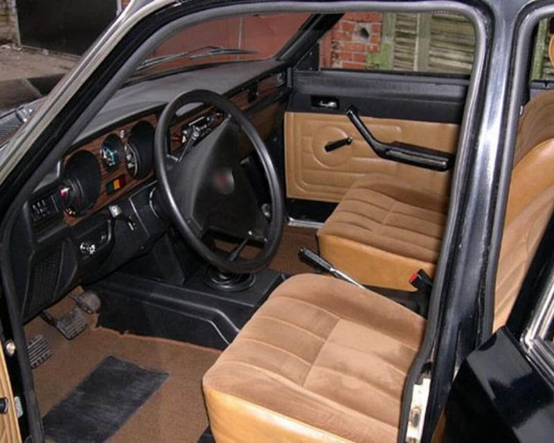 Фотография салона ГАЗ-3102 Салон ГАЗ-3102