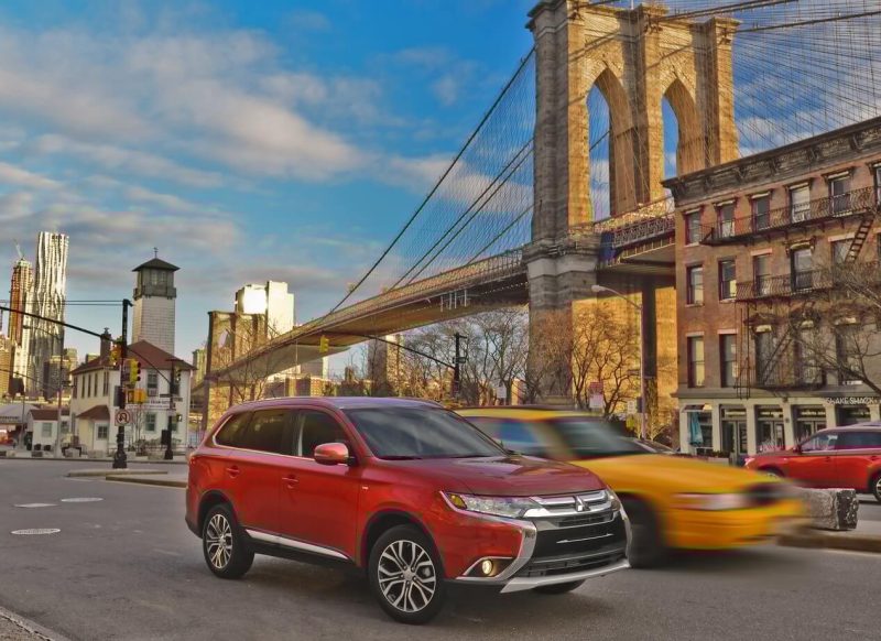 Mitsubishi Outlander автомобиль