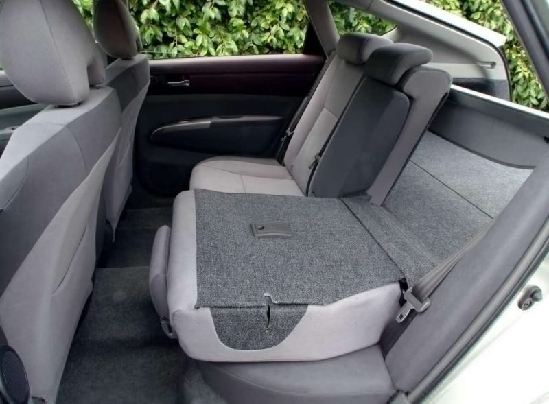 Заднее кресло Toyota Prius II 