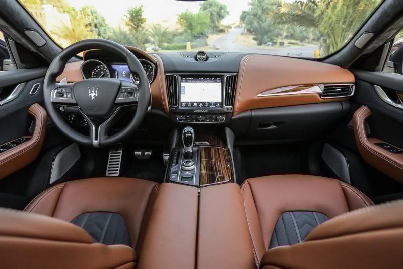 Интерьер Maserati Levante Maserati Levante салон