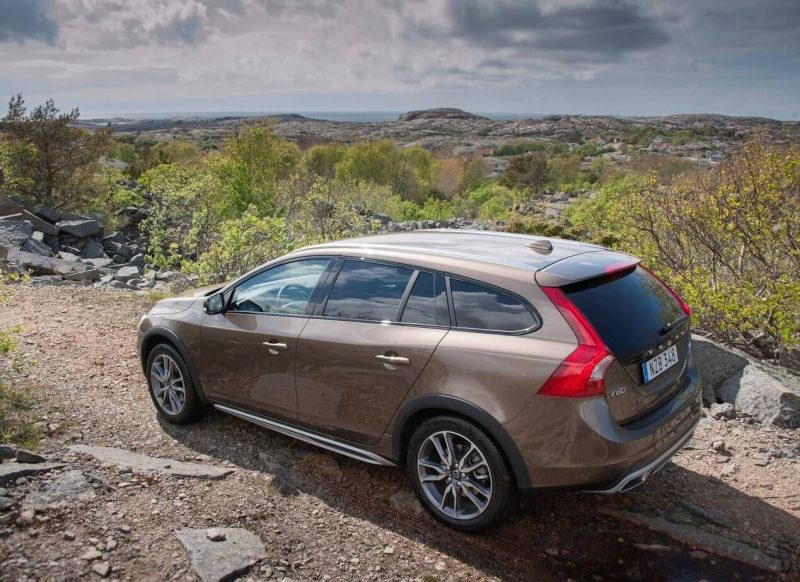 Volvo V60 Cross Country фото авто