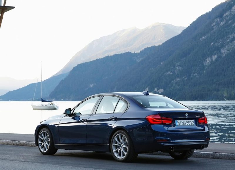 Фото рестайлинговой BMW 3