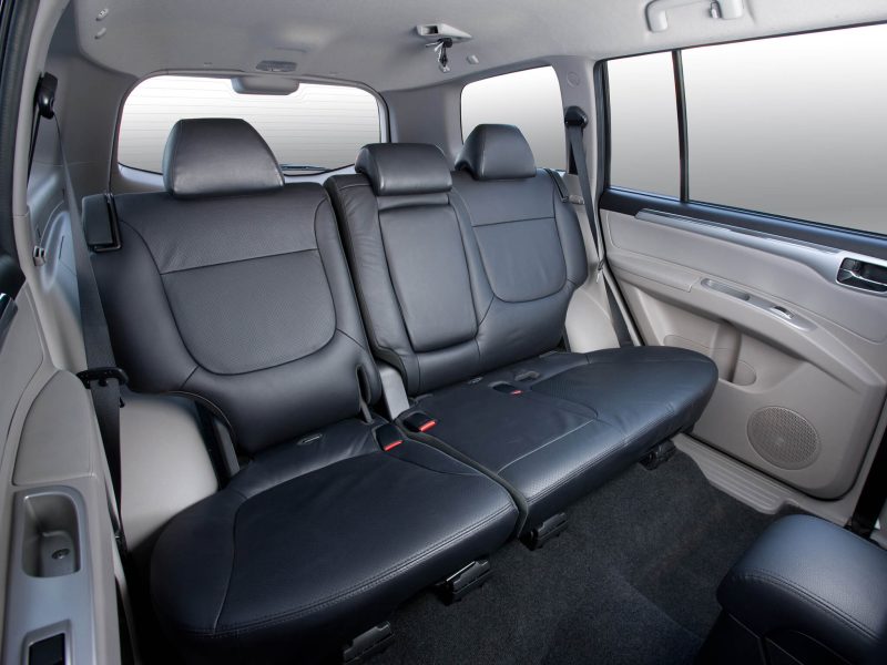 Задний ряд Mitsubishi Pajero Sport