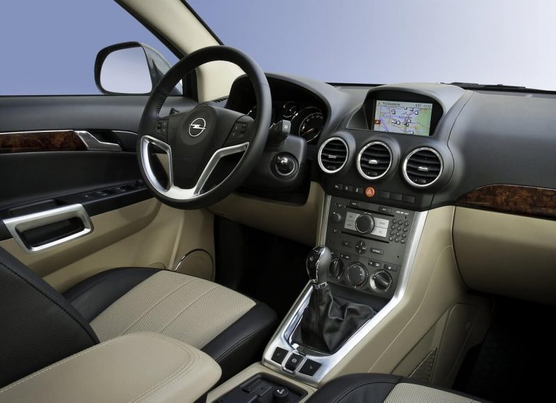 Opel Antara салон