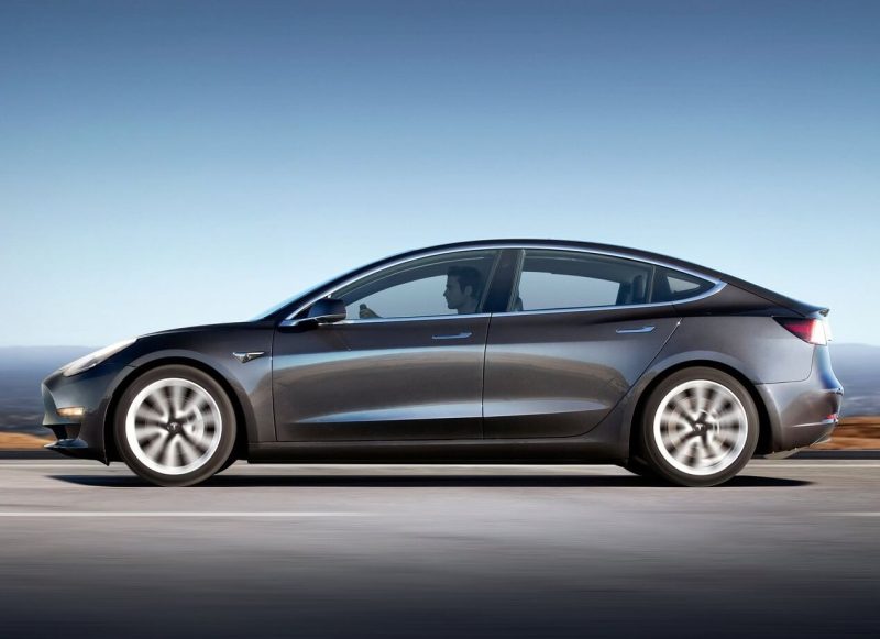 Вид сбоку Tesla Model 3 Tesla Model 3 вид сбоку