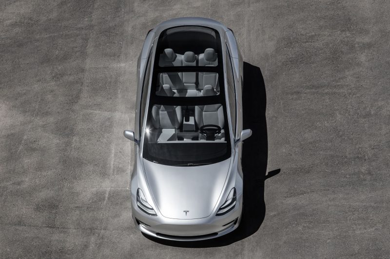 Tesla Model 3 панорамная крыша