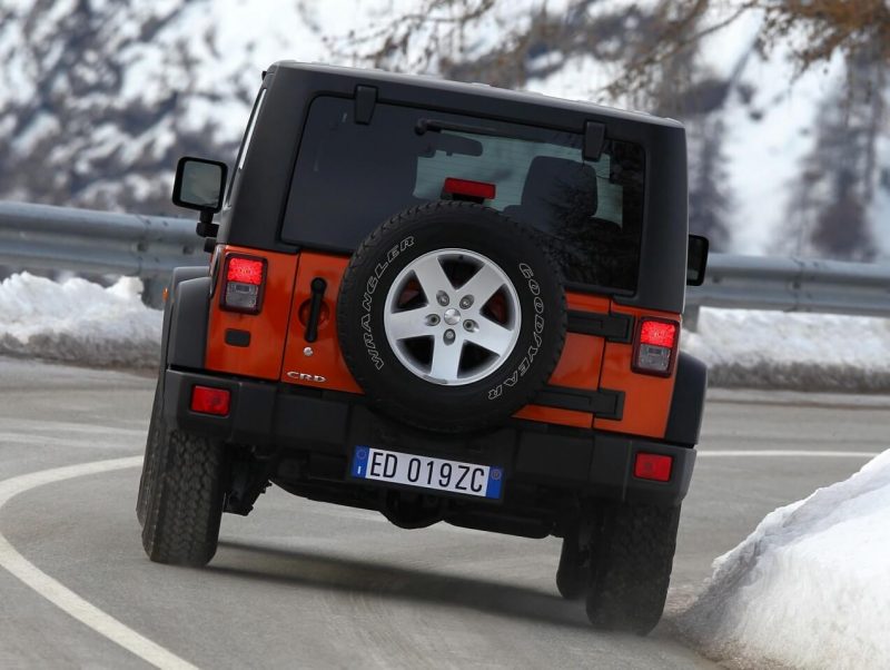 Jeep Wrangler Rubicon вид сзади