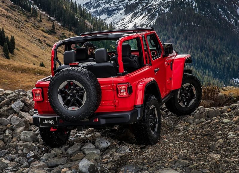Jeep Wrangler IV вид сзади