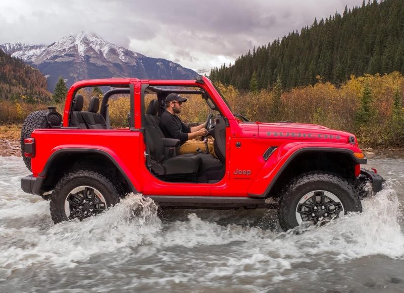 Jeep Wrangler IV вид сбоку