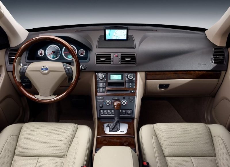 Интерьер Volvo XC90 2006 года Volvo XC90 салон