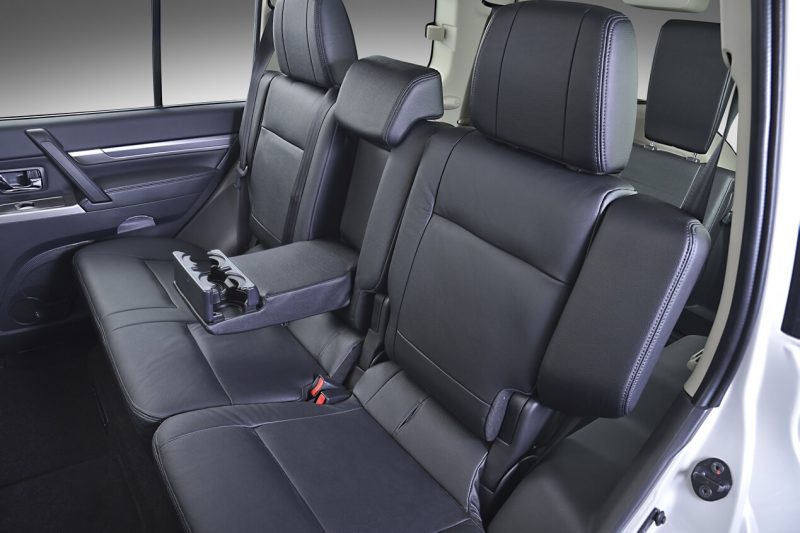 Салон Mitsubishi Pajero 4