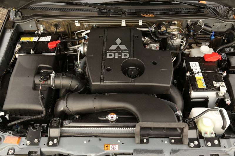 Mitsubishi Pajero 4 двигатель