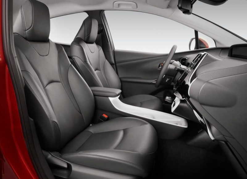 Toyota Prius IV передние кресла
