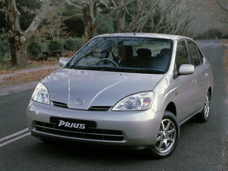 Авто Toyota Prius 2001
