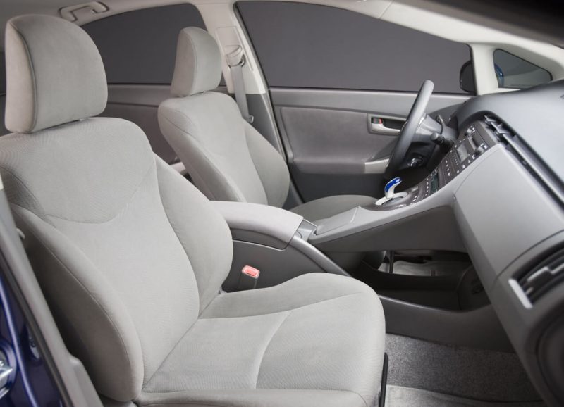Передние кресла Toyota Prius III 