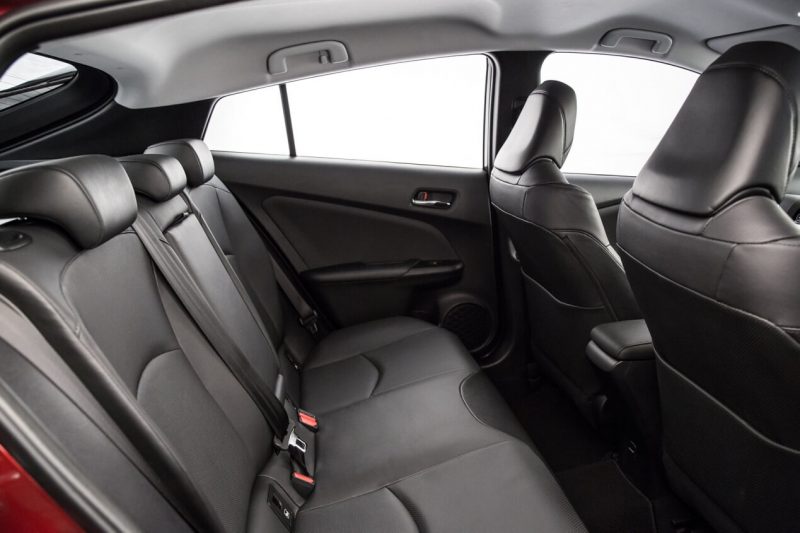 Toyota Prius IV задние кресла