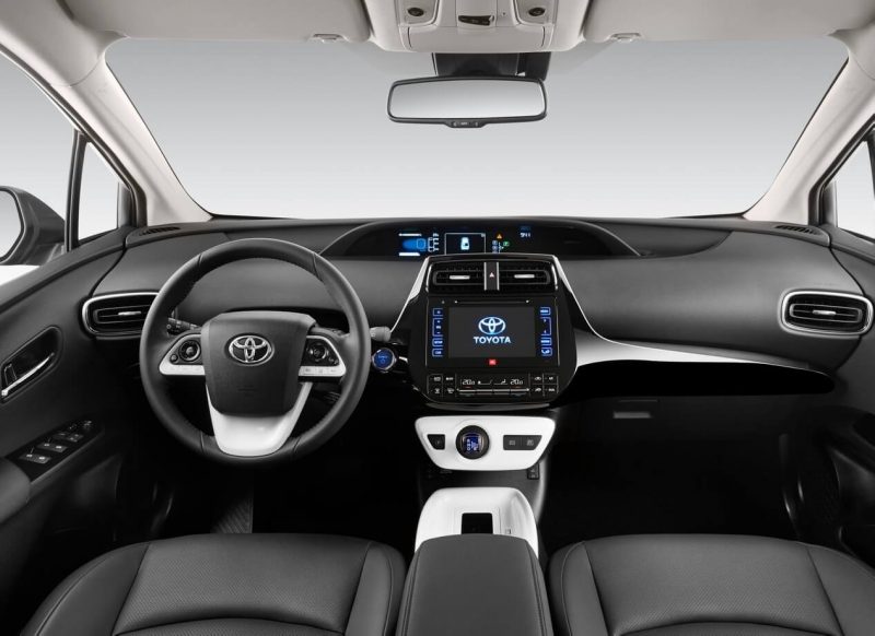 Toyota Prius IV салон