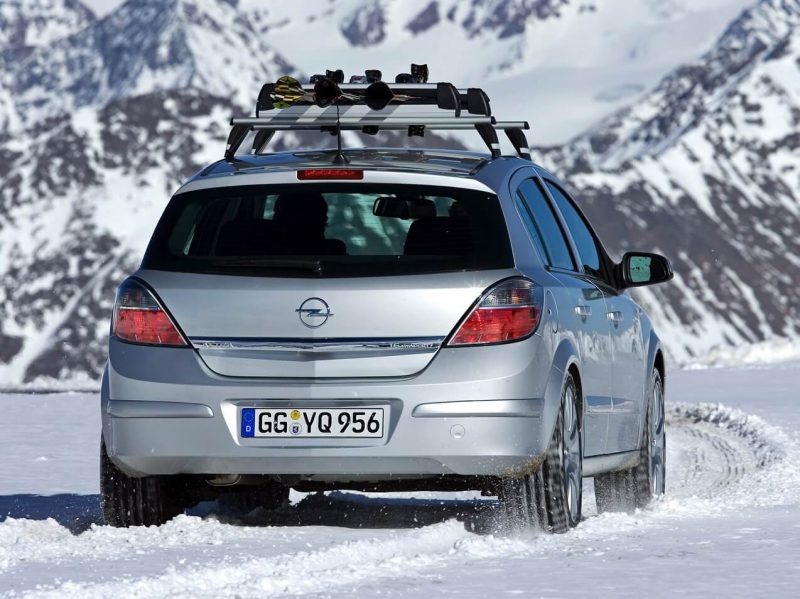 Вид сзади Opel Astra H