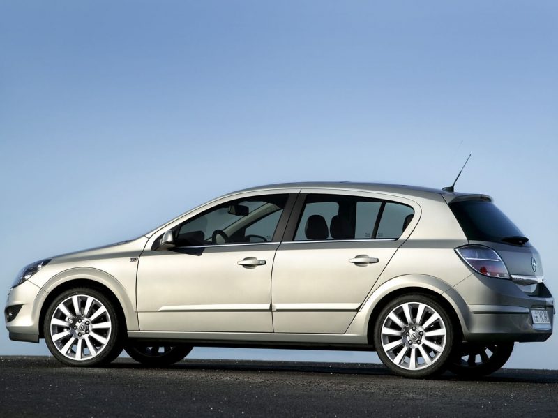 Вид сбоку Opel Astra H