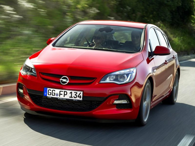 Вид спереди Opel Astra J